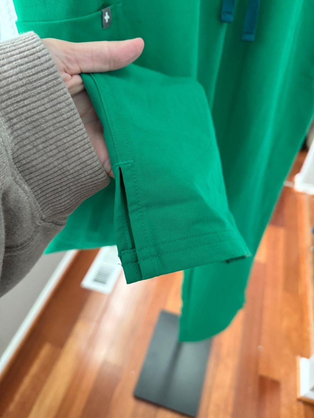 Figs Kade Cargo Scrub Pants in Evergreen - Picture 5 of 8